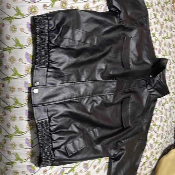 Never worn leather jacket - Picture 2 of 3
